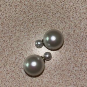 Pearl earrings Betsey Johnson